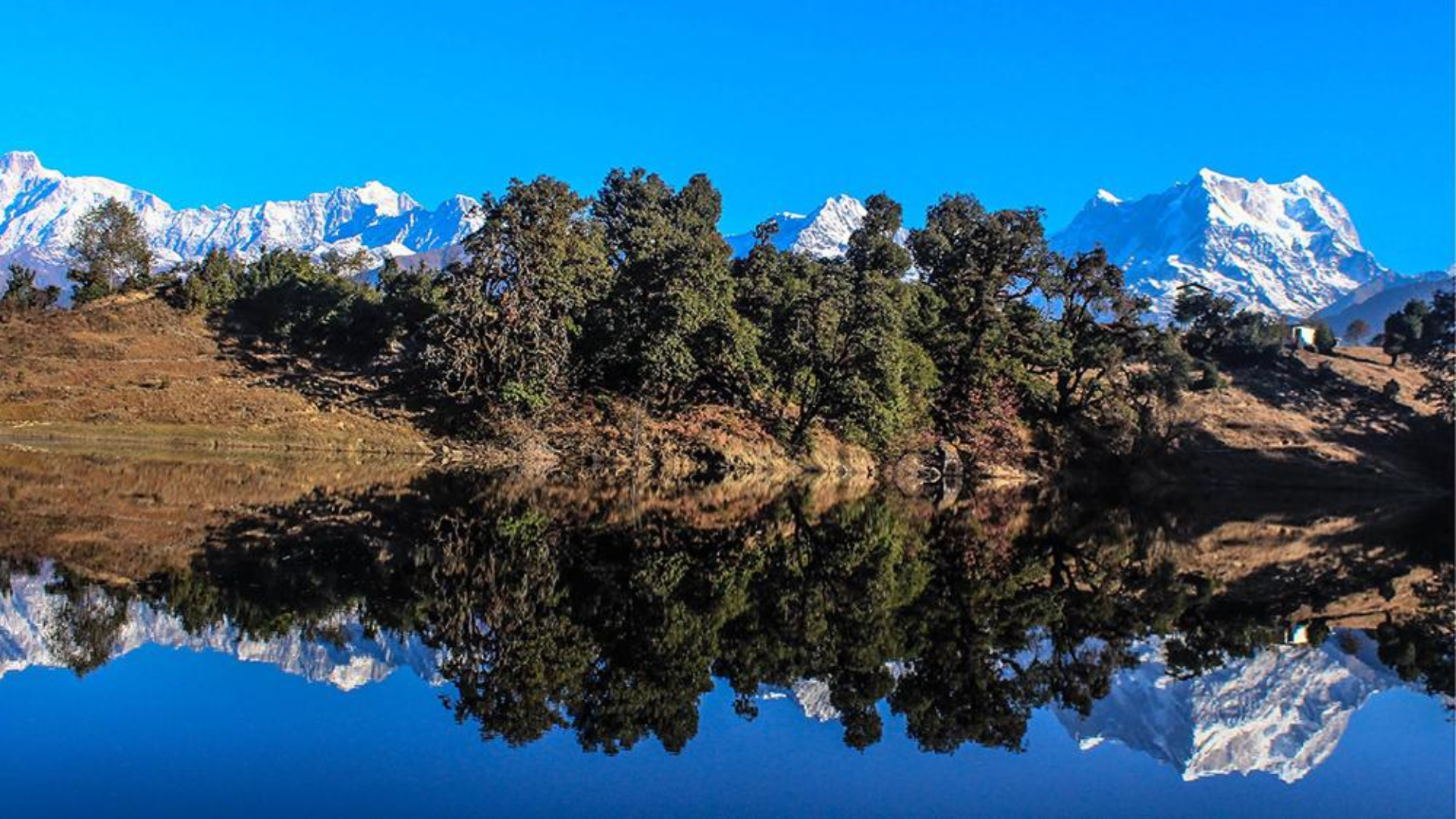 Deoria Tal trek route from Saari village Uttarakhand