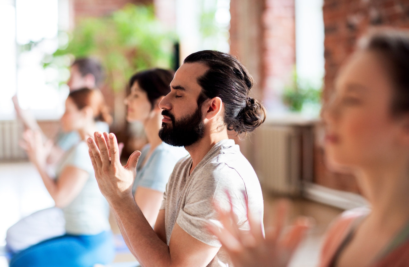 Mental detox through meditation reducing stress in Rishikesh retreat