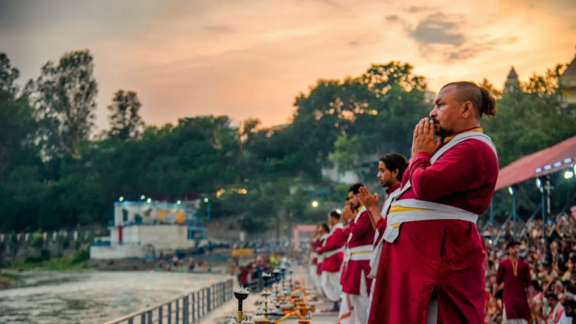 Evening prayer ceremony at Triveni Ghat Rishikesh