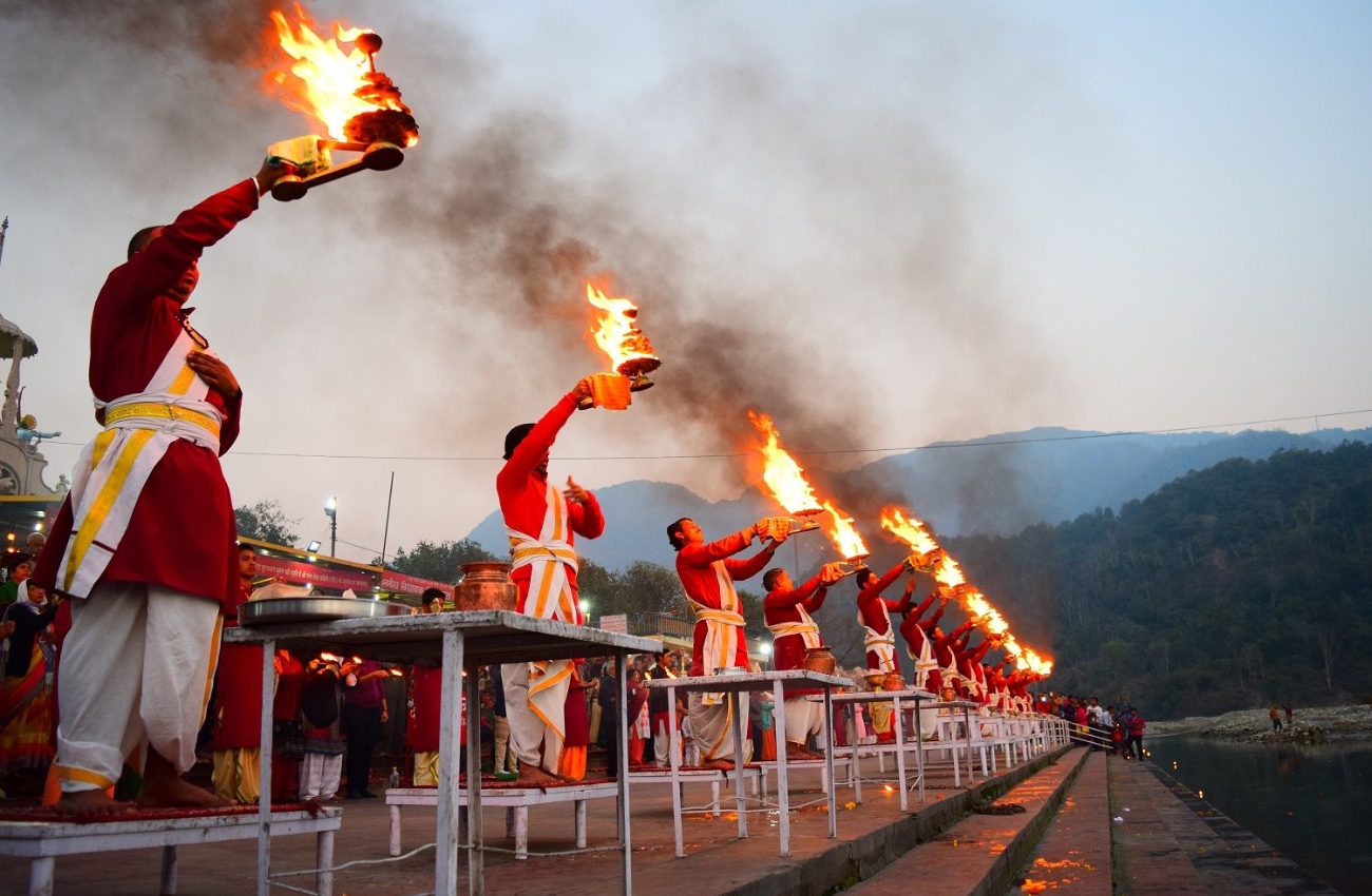 Mesmerizing Ganges river ceremony during Himalayan yoga retreat