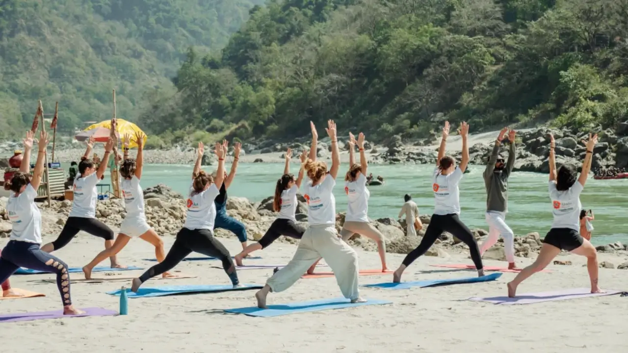 Yoga retreat duration comparison 3 days vs 7 days vs 14 days in peaceful retreat environment with yoga meditation practice